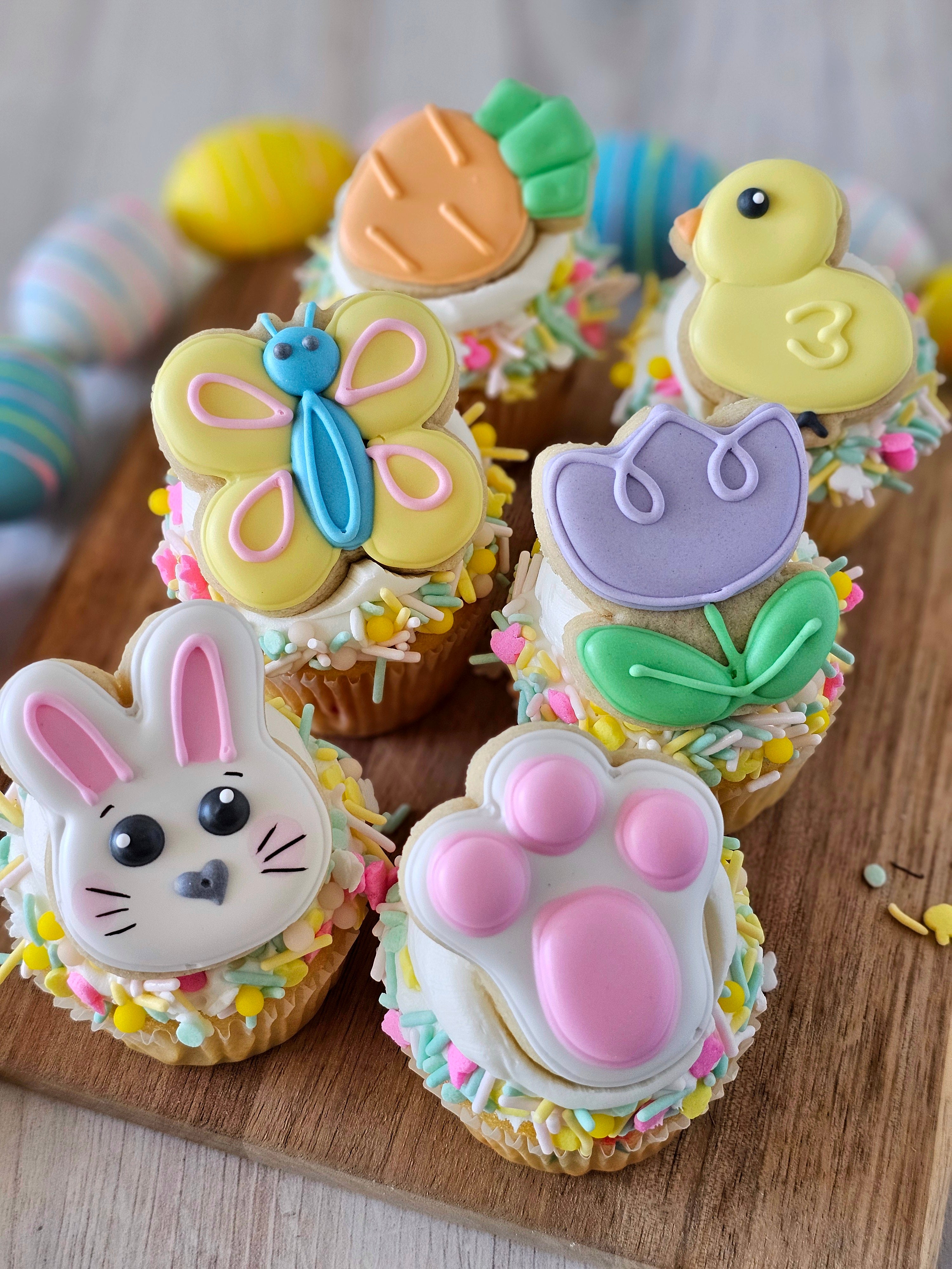 4-count Easter cupcakes with mini cookie